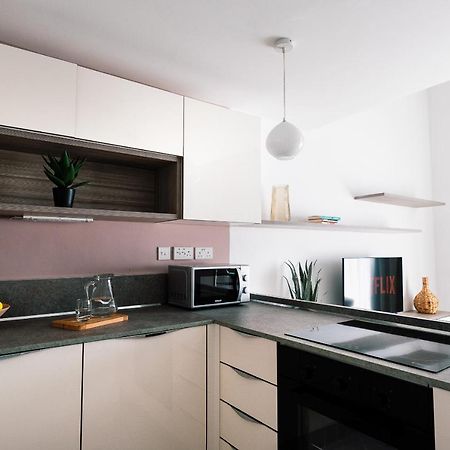 Scenic Seafront Duplex Apartment In สลีมา ภายนอก รูปภาพ
